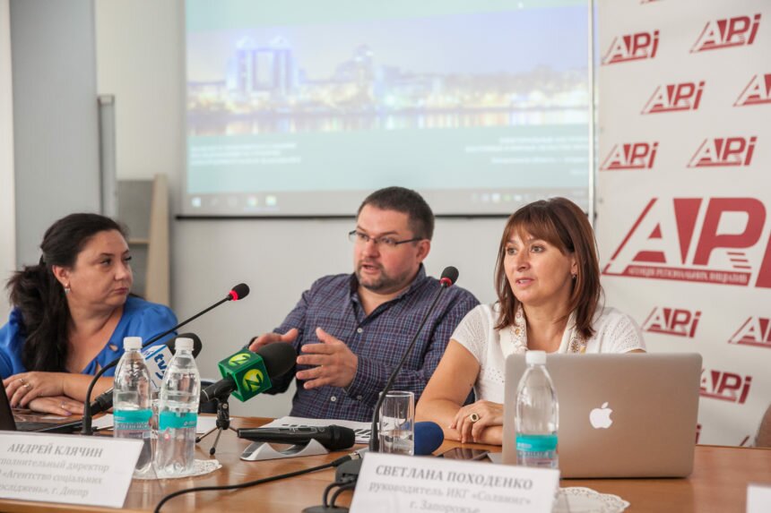 «Оппозиционный блок» и «За життя» остаются лидерами симпатий в Запорожской области, – социологи