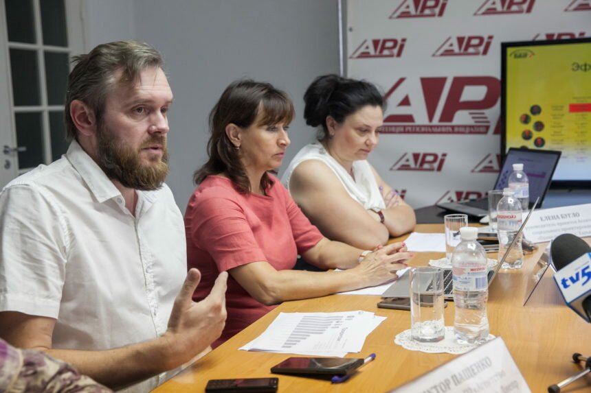 Суммарный рейтинг консервативных партий в 7 областях Украины составляет 40%